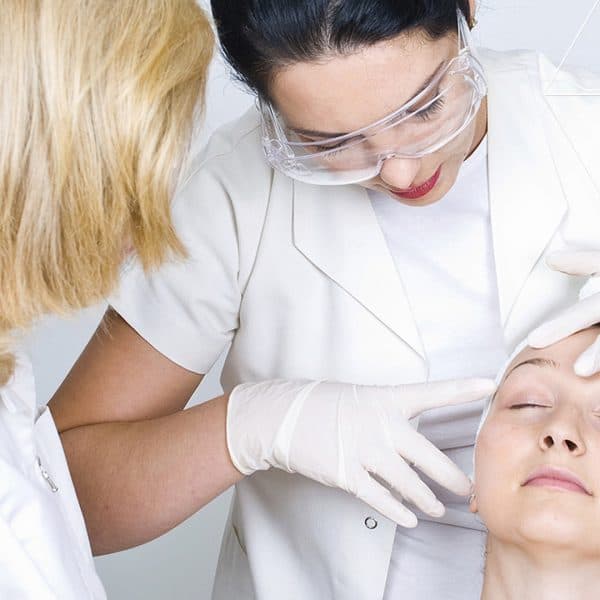 Online vs In-Person Aesthetic Training in Canada: Which Path Is Right for You?